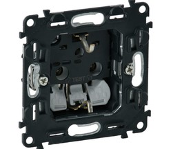 Механизм розетки 1-м СП Valena In'matic 16А IP20 250В 2К+З безвинт. зажимы Leg