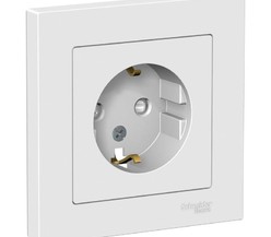 Розетка ATLAS DESIGN с заземл. защ. шторки 16А в сборе бел. SchE