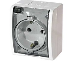 Розетка 1-м ОП Simon15 с защ. крышкой с заземл. IP54 бел. Simon