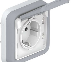 Розетка 1-м СП Plexo с защ. крышкой с заземл. с супр. IP55 сер. Leg 0