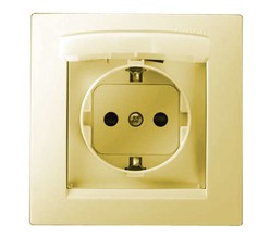 Розетка 1-м СП Simon15 с защ. крышкой защ. шторки с заземл. IP44 сл. кость Simon