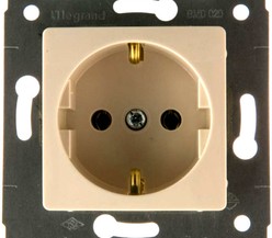 Механизм розетки 1-м СП Cariva 2К+3 16А 250В нем. станд. с заземл. сл. кость Leg